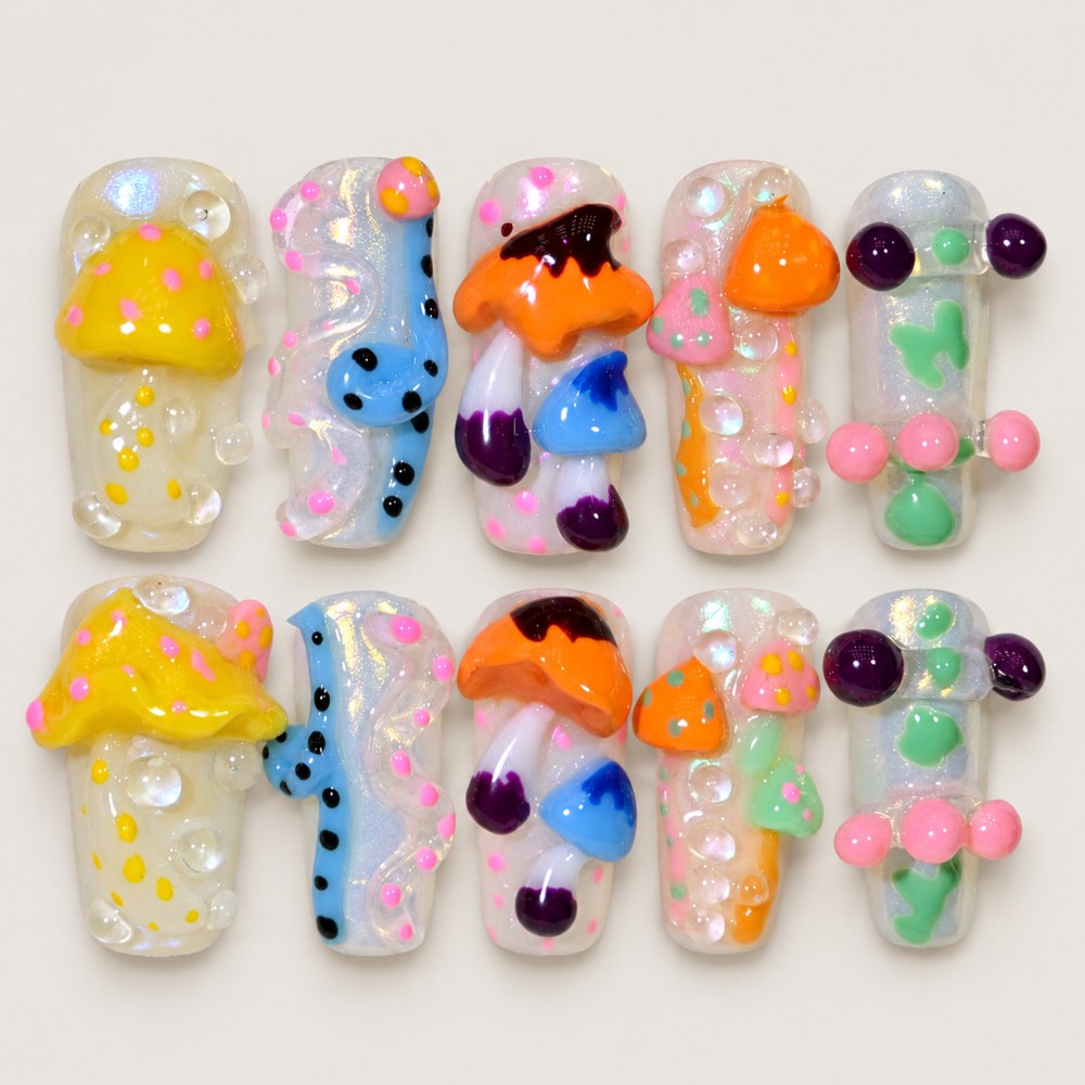 Cream Mushroom - Cream Mushroom & Polka Dot Press-On Nails