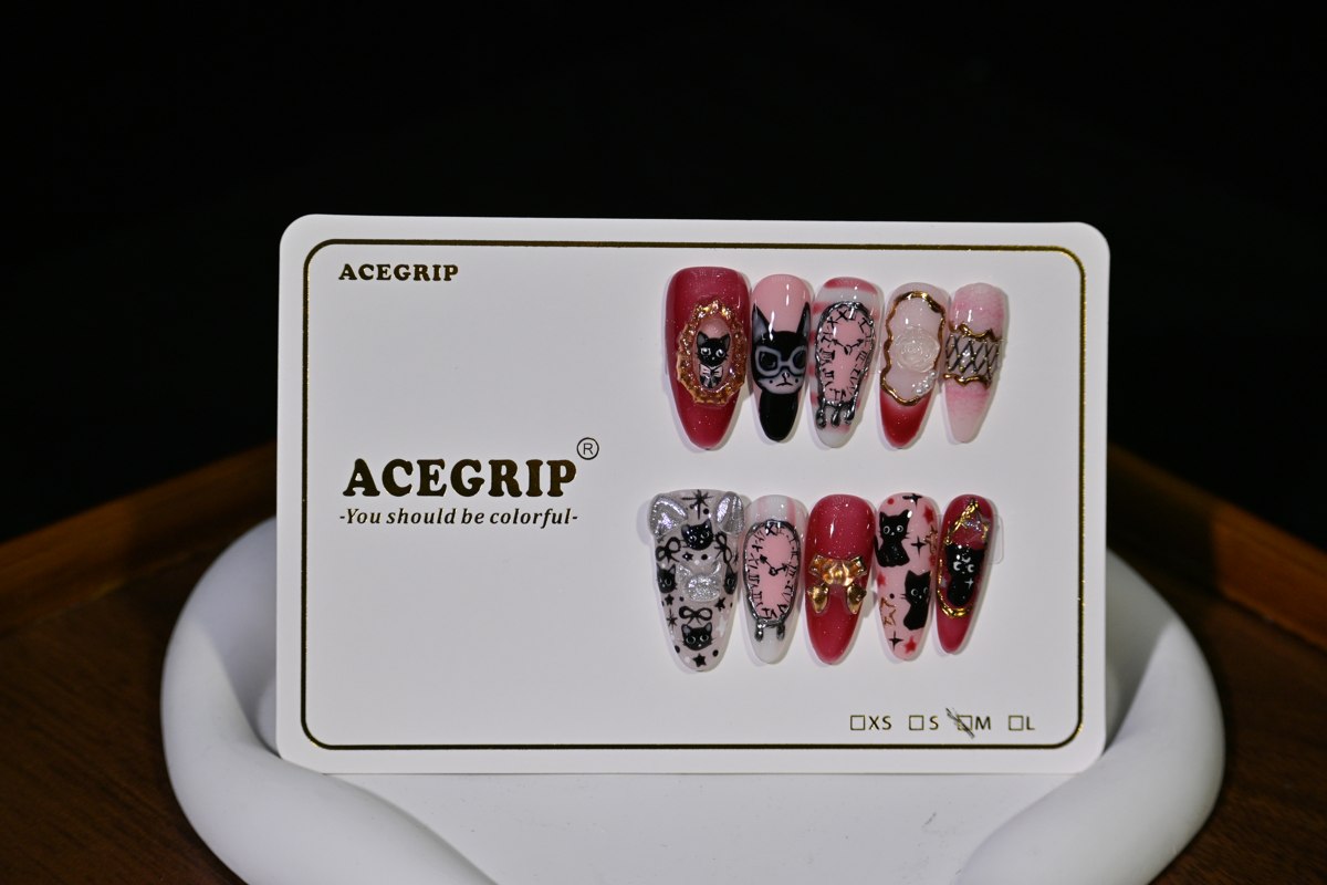 ACEGRIP Scarlet Cat Café Cameo, style JH13027, original product photograph